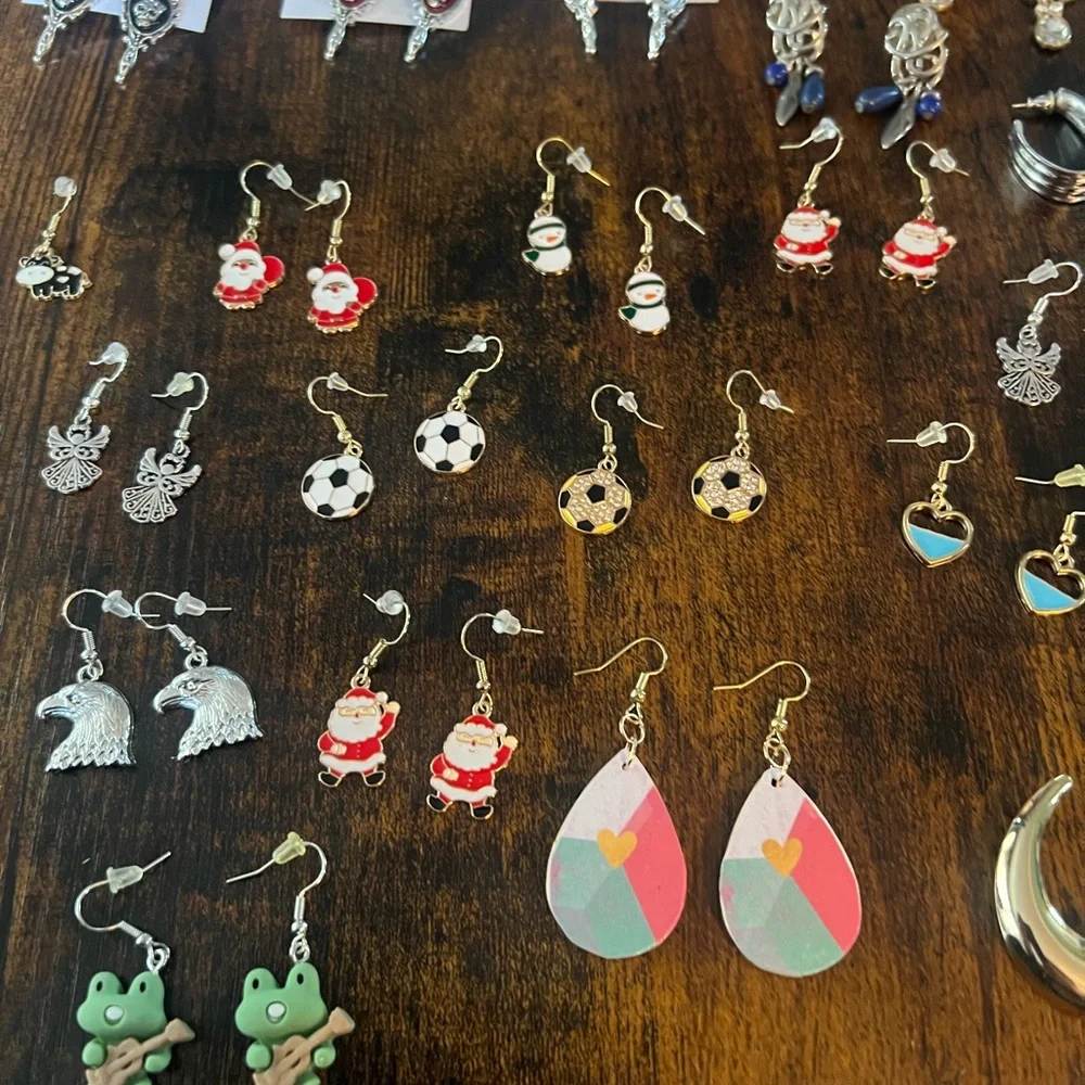 Assorted Earrings Collection - Picture 3 of 6